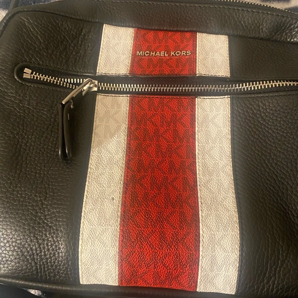 Micheal Kors crossbody bag - Picture 4 of 5